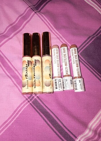 Beden Beaulis likit rujlar ve pastel likit farlarda oluşan set