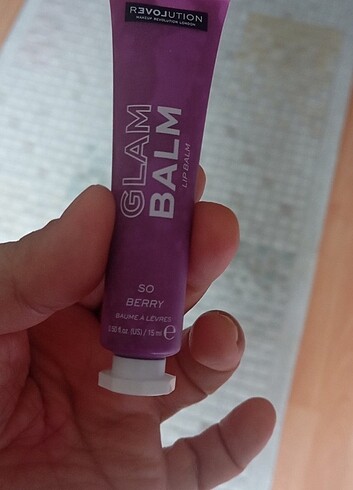 Revolution Lipbalm lipgloss likit eyelinerı seti