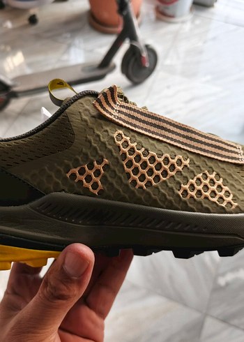 çeşitli markalarda muhtelif ayakkabılar - Görsel 9