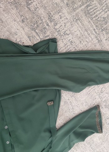 Dökümlü Yeşil kolları taşlı tesettür takım - Görsel 2