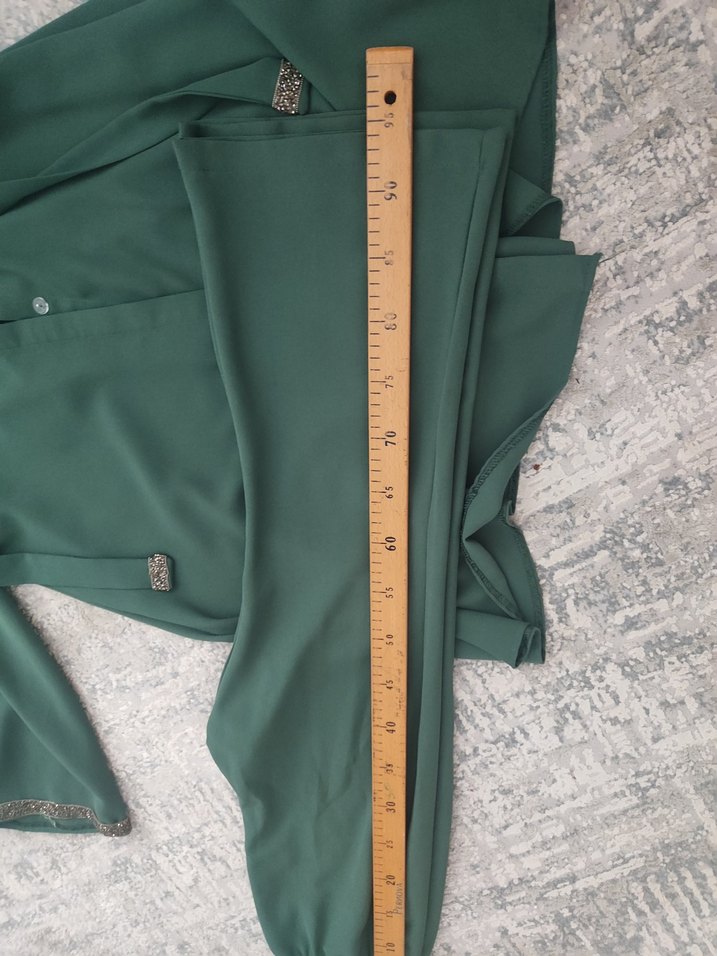 Dökümlü Yeşil kolları taşlı tesettür takım - Görsel 3