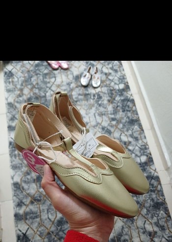 Kız Çocuk Parlak Altın Tokalı Babet - Görsel 2