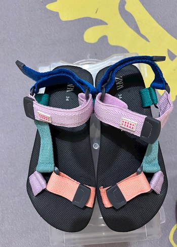 34 Beden Zara kız çocuk sandalet