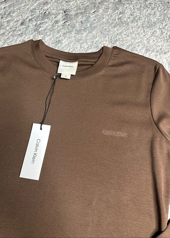Calvin Klein marka siyah beyaz ve kahverenk mevcuttur. - Görsel 5