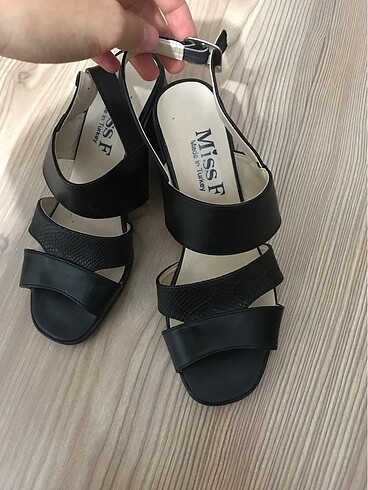 Kadın topuklu sandalet