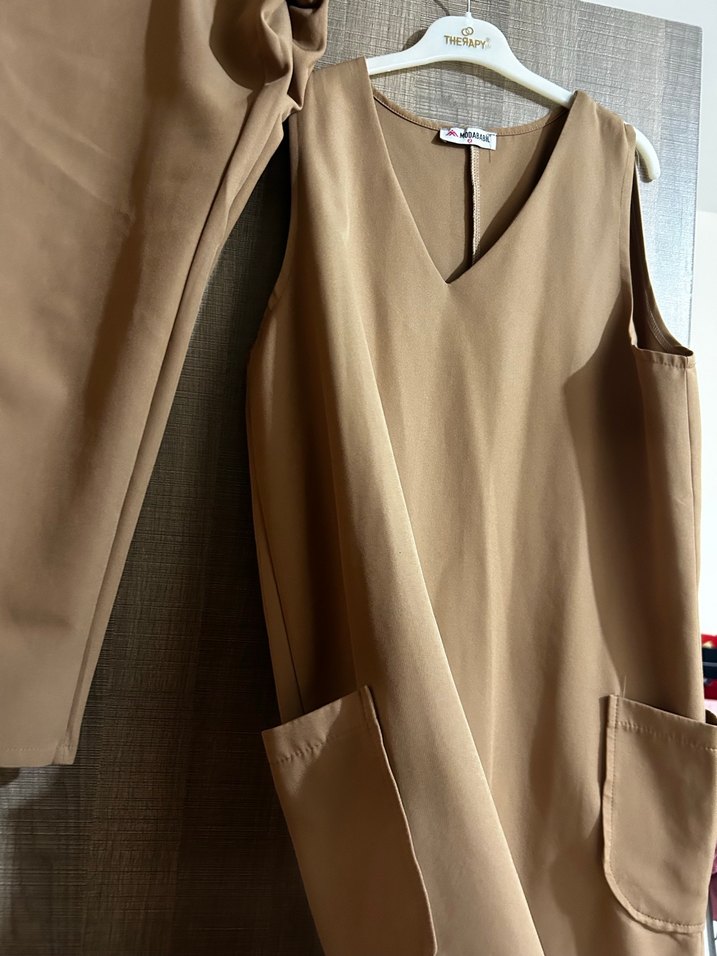 Kolsuz V Yaka Mini Bej Takım - Görsel 2