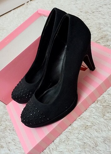 Siyah ta?lı topuklu ayakkabı 
