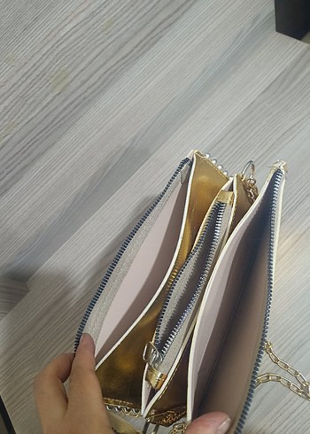 Zincir Detaylı Altın Renk Kadın Deri Çanta - Görsel 2