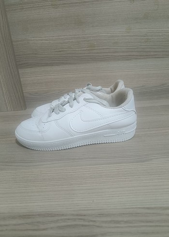 Beyaz Minimalist Kadın Spor Ayakkabı - Görsel 2