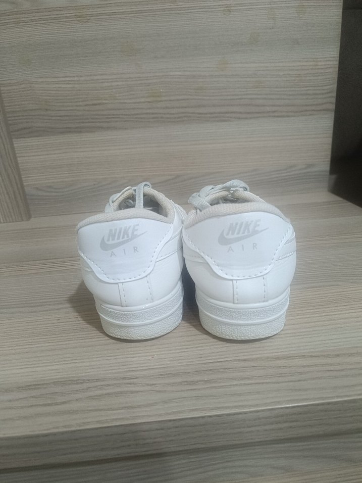 Beyaz Minimalist Kadın Spor Ayakkabı - Görsel 3