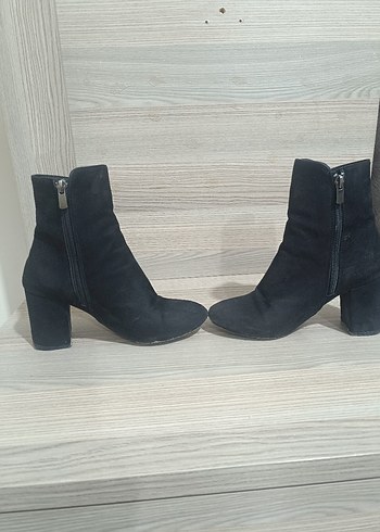 Siyah Süet Düğmeli Kadın Bot - Görsel 2