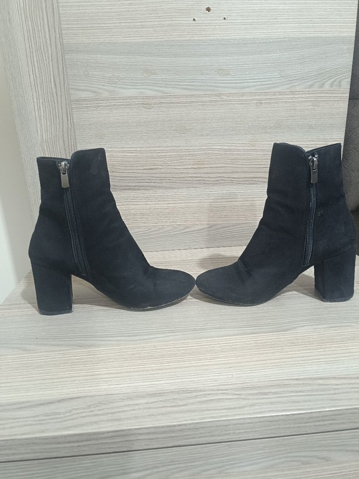 Siyah Süet Düğmeli Kadın Bot - Görsel 2