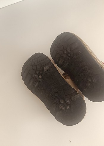 27 Beden Bej Erkek Çocuk Tokalı Terlik