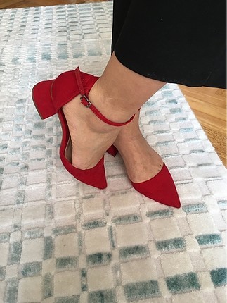 35 Beden Bershka kırmızı ayakkabı