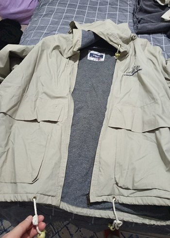 Bej Kapüşonlu Fermuarlı Mont - Görsel 2