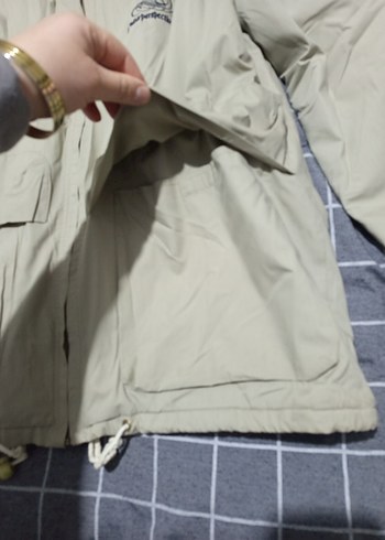 Bej Kapüşonlu Fermuarlı Mont - Görsel 3