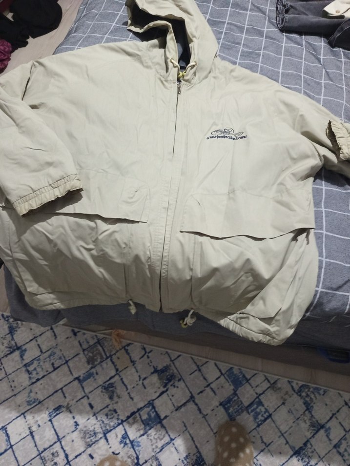 Bej Kapüşonlu Fermuarlı Mont - Görsel 4