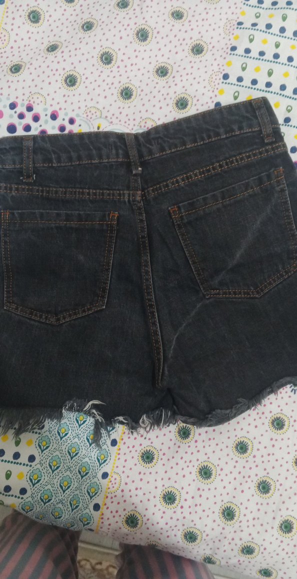 Siyah Yırtık Kot Şort - Görsel 4