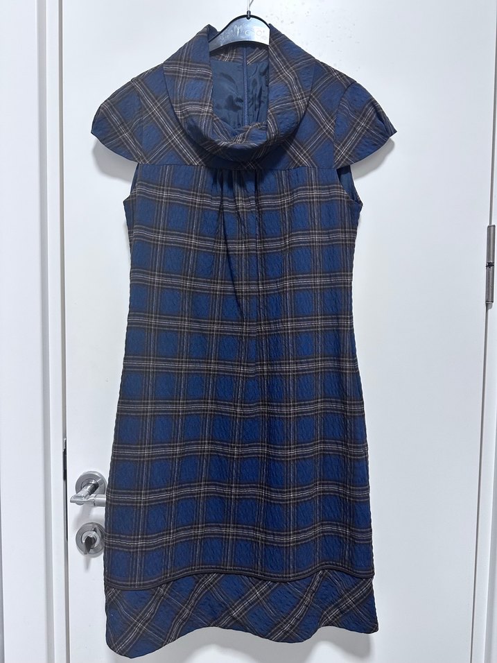 Kareli Kolsuz Midi Elbise - Görsel 3