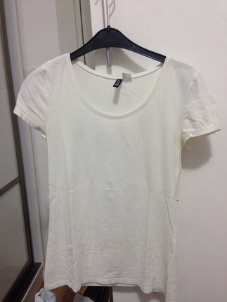 Beyaz tshirt