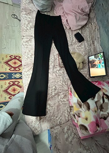 Kadın Siyah Pilili İspanyol Paça Pantolon - Görsel 2