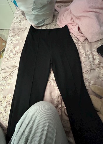 Kadın Siyah Pilili İspanyol Paça Pantolon - Görsel 3