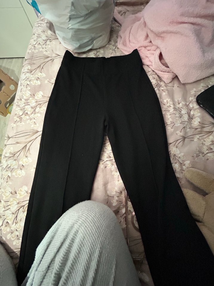 Kadın Siyah Pilili İspanyol Paça Pantolon - Görsel 3