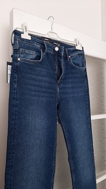 Mavi Jeans Mavinin etiket üzerinde güzel bir ürün