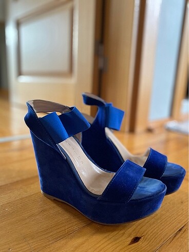 Mavi ayakkabı