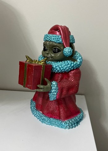 Kırmızı Şapkalı Gri Bebek Figürü - Görsel 3