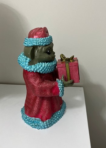 Kırmızı Şapkalı Gri Bebek Figürü - Görsel 2