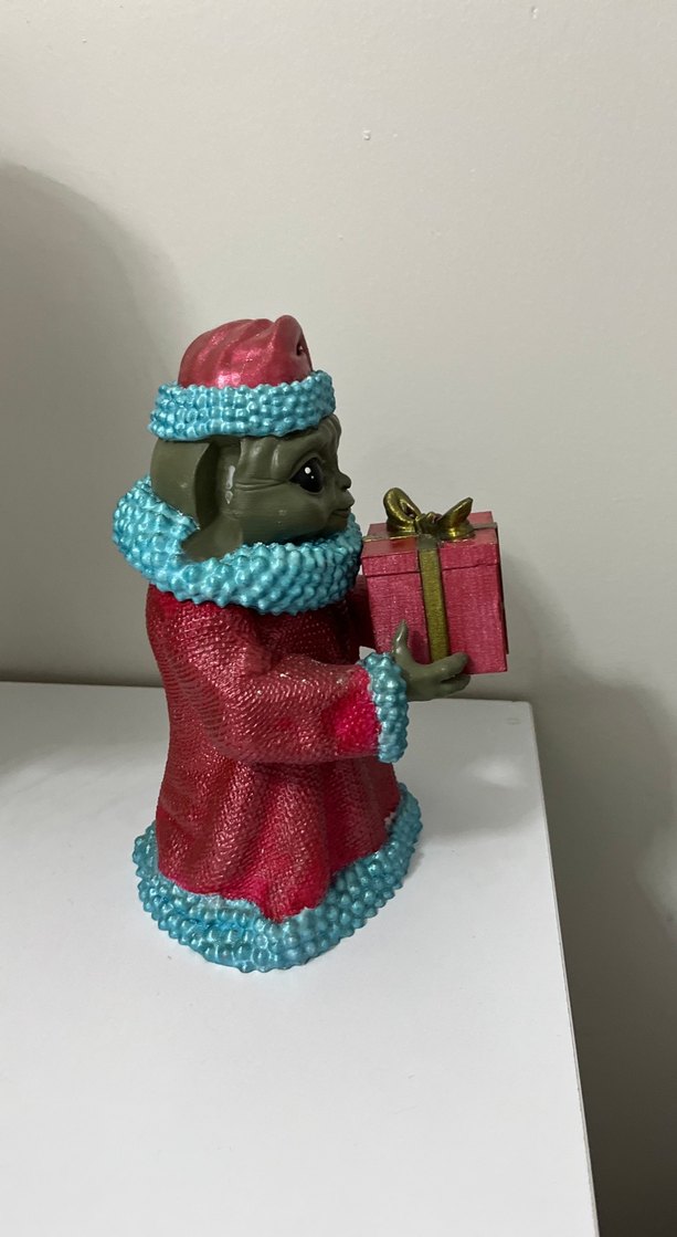 Kırmızı Şapkalı Gri Bebek Figürü - Görsel 2