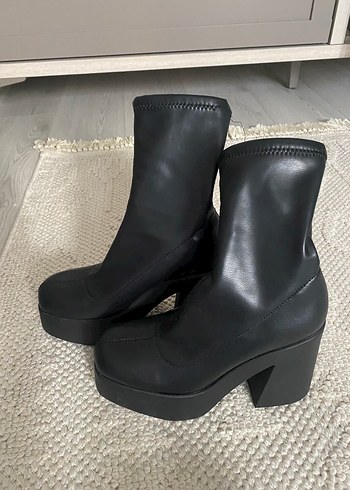 Bershka Siyah Deri Gotik Platform Topuklu Bot