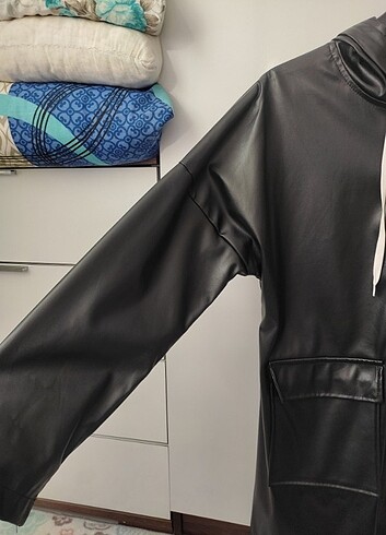 Deri görünümlü trenç - Görsel 5