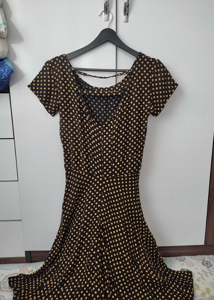 Sırt dekolteli elbise - Görsel 2