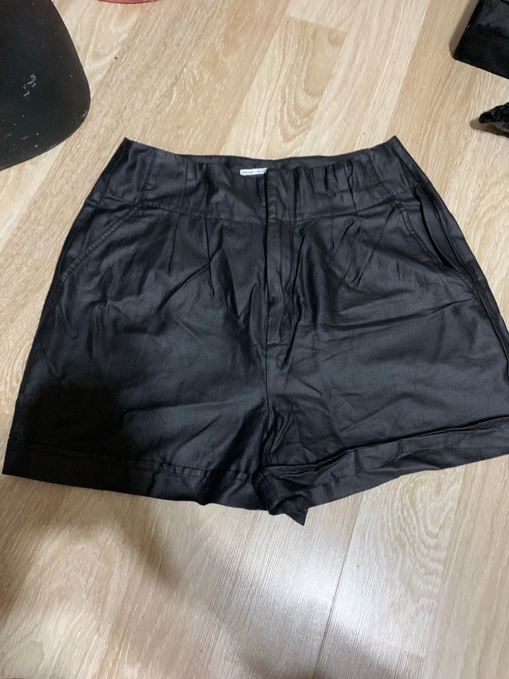 Kadın Siyah Deri Şort - Görsel 2