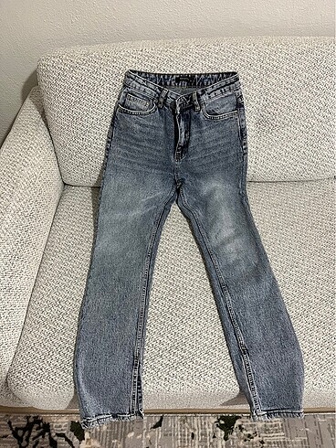 Trendyol & Milla Yırtmaçlı jean