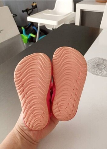 21 Beden kırmızı Renk Nice 21 no sandalet