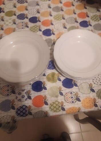 2 çeşit porselen tabaklar birinden 6 birinden 4 birinden