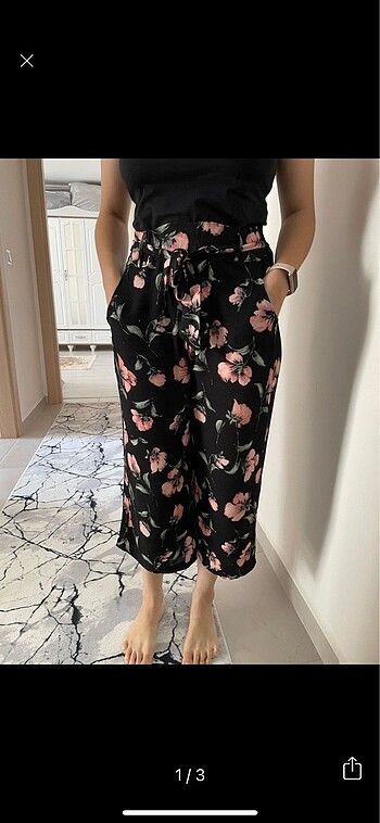 Belden kuşaklı yazlık kısa pantolon