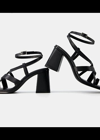 Bershka Topuklu sandalet
