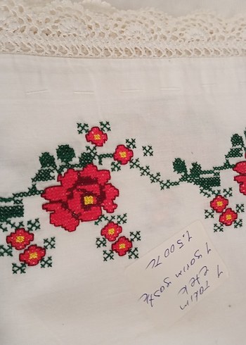 Kırmızı Çiçek İşlemeli Kumaş