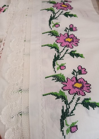 Pembe Çiçekli Nakışlı kanaviçe