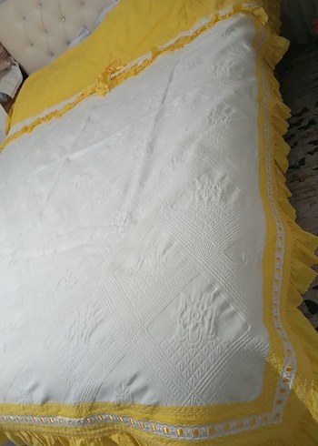 İşlemeli Beyaz Parlak Yatak Örtüsü - Görsel 5