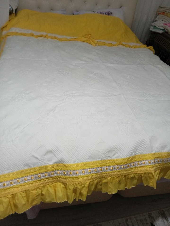 İşlemeli Beyaz Parlak Yatak Örtüsü - Görsel 4