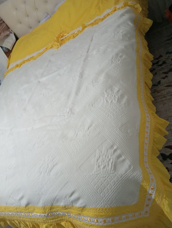 İşlemeli Beyaz Parlak Yatak Örtüsü - Görsel 5