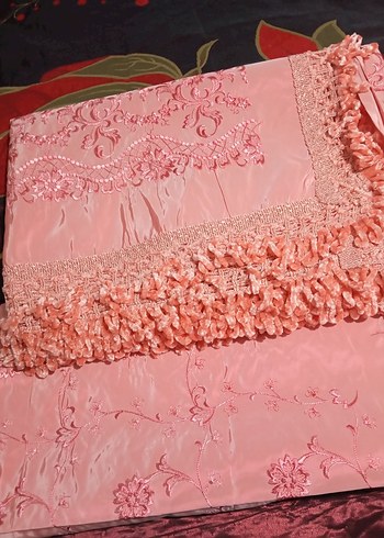 Pembe Nakışlı Parlak Yatak Örtüsü - Görsel 8