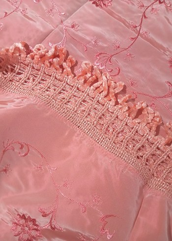 Pembe Nakışlı Parlak Yatak Örtüsü - Görsel 5