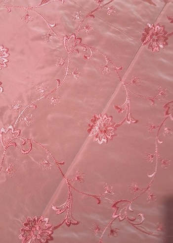 Pembe Nakışlı Parlak Yatak Örtüsü - Görsel 4