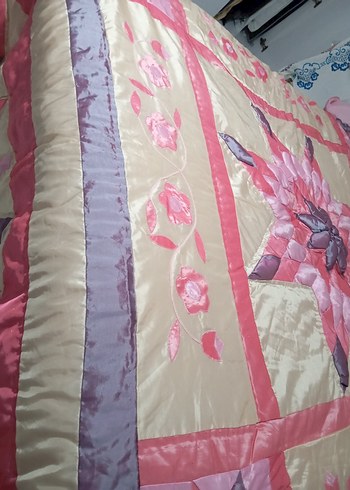 Nakışlı Pembe Yatak Örtüsü - Görsel 3